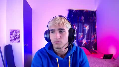 Snapshot of chriss_wg_ chatting on 4, 3, 2026 Christian Wang online show from 4, 3, 2026