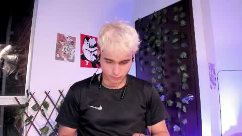 Snapshot of chriss_wg_ chatting on 4, 4, 2026 Christian Wang online show from 4, 4, 2026