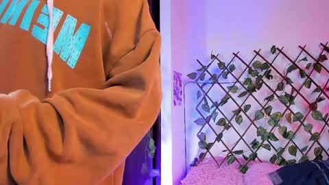 Snapshot of chriss_wg_ chatting on 5, 4, 2026 Christian Wang online show from 5, 4, 2026