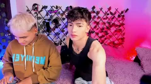 Snapshot of chriss_wg_ chatting on 8, 4, 2026 Christian Wang online show from 8, 4, 2026