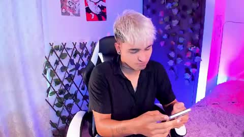 Snapshot of chriss_wg_ chatting on 15, 4, 2026 Christian Wang online show from 15, 4, 2026