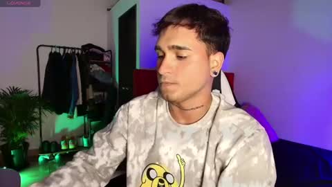 Snapshot of chriss_wg_ chatting on 24, 6, 2026 Christian Wang online show from 24, 6, 2026