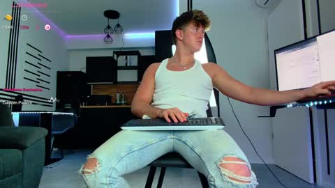 UPVOTE ME ------  ILL DO SOMETHING FOR FREE online show from 3, 1, 2025