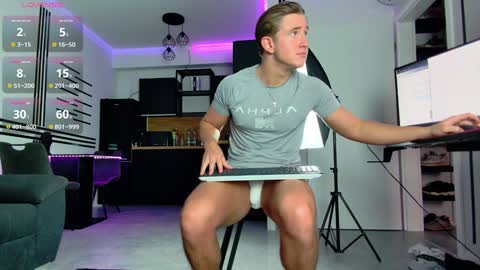 UPVOTE ME ------  ILL DO SOMETHING FOR FREE online show from 8, 2, 2025