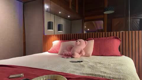 Christina Sage online show from 25, 9, 2025