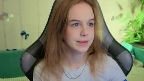 EvaBlonde TayaBrunette EliieBlack hair online show from 10, 1, 2026