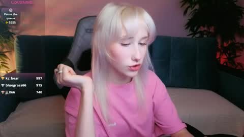 Snapshot of chrome_heartz chatting on 10, 5, 2026 EvaBlonde TayaBrunette EliieBlack hair online show from 10, 5, 2026