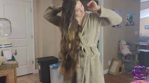 Snapshot of chroniclove chatting on 4, 2, 2025 Marley online show from 4, 2, 2025