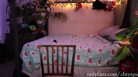 Chrys online show from 6, 12, 2024