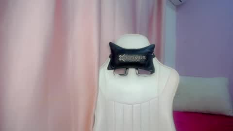 Snapshot of cieloo_ chatting on 8, 4, 2026 CIELO online show from 8, 4, 2026