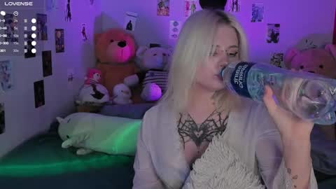 Snapshot of cigaretteduringsex chatting on 19, 11, 2025 Helen and Teya online show from 19, 11, 2025