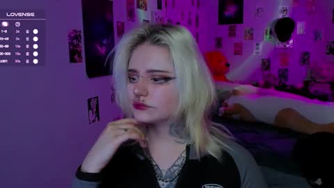 Snapshot of cigaretteduringsex chatting on 1, 12, 2025 Helen and Teya online show from 1, 12, 2025