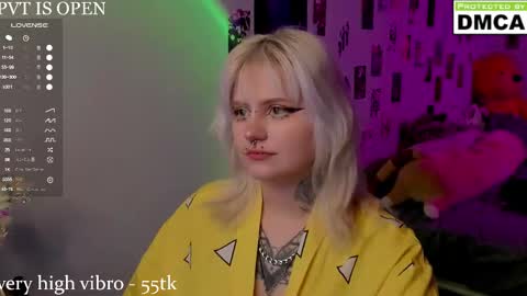 Snapshot of cigaretteduringsex chatting on 16, 1, 2026 Helen and Teya online show from 16, 1, 2026