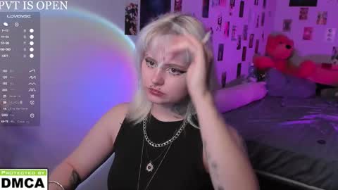 Snapshot of cigaretteduringsex chatting on 18, 1, 2026 Helen and Teya online show from 18, 1, 2026