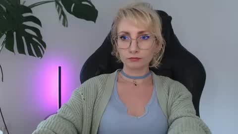Snapshot of cinderellamoon chatting on 18, 6, 2026 Cinderella online show from 18, 6, 2026