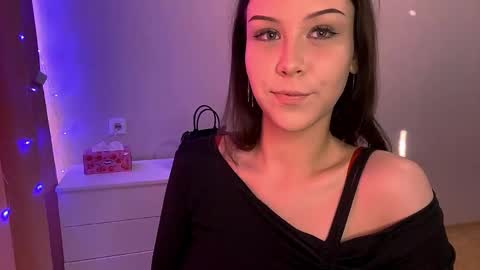 Snapshot of cindyfrend chatting on 14, 10, 2025 Emma online show from 14, 10, 2025