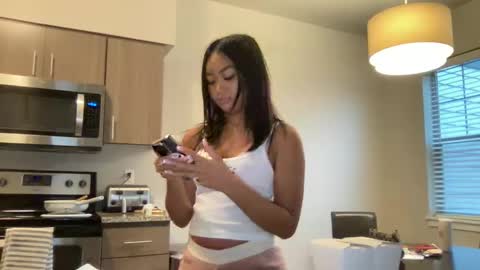 Snapshot of cindyxbella chatting on 9, 9, 2025 Cindy Chen and Bella Miller online show from 9, 9, 2025