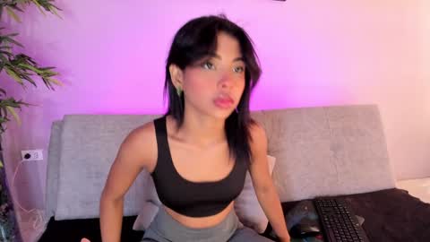Snapshot of cinnamon_kyla chatting on 17, 1, 2025 cinnamon_kyla online show from 17, 1, 2025