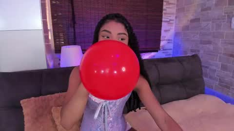 Snapshot of cinnamon_kyla chatting on 14, 2, 2025 cinnamon_kyla online show from 14, 2, 2025