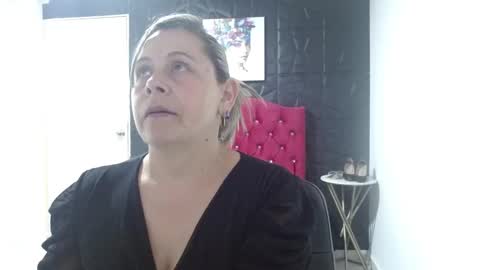 cinthia1609 online show from 8, 2, 2025