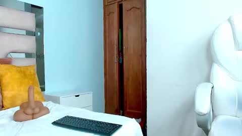 Cintia Hills online show from 17, 1, 2025