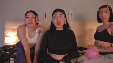 Snapshot of cintya_kors chatting on 1, 2, 2025 Cintya online show from 1, 2, 2025