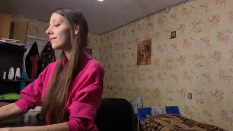 Lisa Salivan online show from 4, 11, 2025