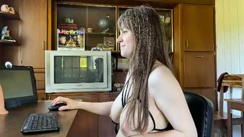 Claire Moulin online show from 8, 7, 2026