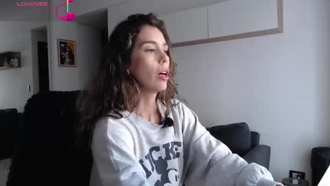 Snapshot of clairevarhol chatting on 8, 10, 2025 clairevarhol online show from 8, 10, 2025