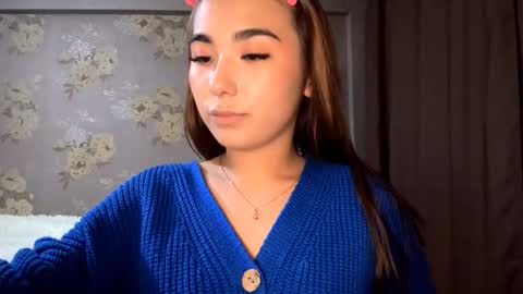 Snapshot of claribelatienza chatting on 3, 10, 2025 Yuna online show from 3, 10, 2025