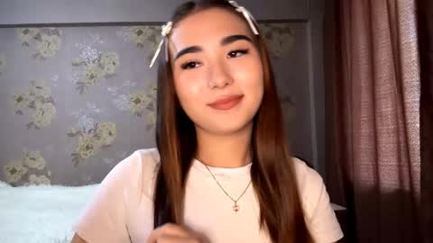 Snapshot of claribelatienza chatting on 4, 10, 2025 Yuna online show from 4, 10, 2025