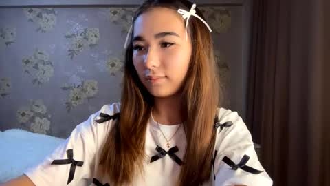 Snapshot of claribelatienza chatting on 5, 10, 2025 Yuna online show from 5, 10, 2025