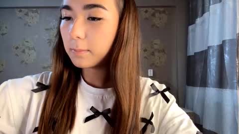 Snapshot of claribelatienza chatting on 8, 10, 2025 Yuna online show from 8, 10, 2025