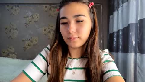 Snapshot of claribelatienza chatting on 13, 10, 2025 Yuna online show from 13, 10, 2025