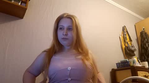 Snapshot of clarisasantisteban chatting on 22, 9, 2025 Elle online show from 22, 9, 2025