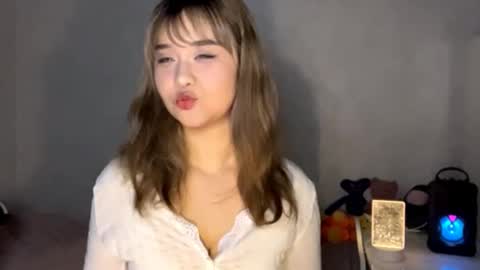 Snapshot of clary_cloud chatting on 28, 10, 2025 Lara online show from 28, 10, 2025