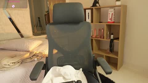 Cleo Adams online show from 19, 12, 2025