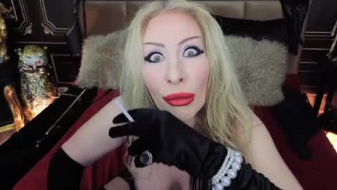 Snapshot of cleo_frost chatting on 22, 5, 2026 Cleo online show from 22, 5, 2026