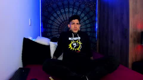 Snapshot of cleosexxx chatting on 5, 11, 2025 cleo y maikol online show from 5, 11, 2025