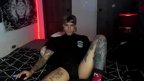 Snapshot of cleosexxx chatting on 14, 11, 2025 cleo y maikol online show from 14, 11, 2025