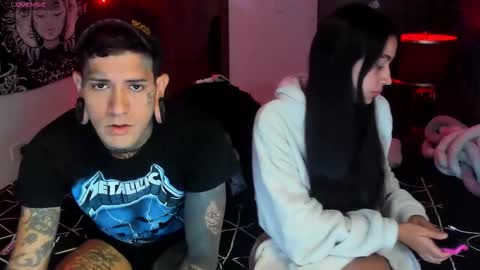 Snapshot of cleosexxx chatting on 16, 11, 2025 cleo y maikol online show from 16, 11, 2025