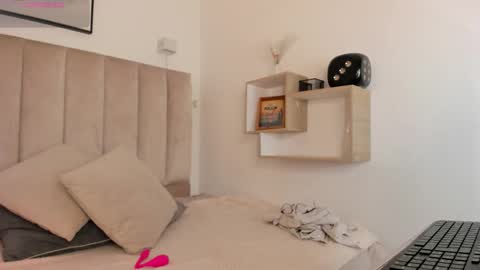 clhoe_johnson_ online show from 27, 9, 2025