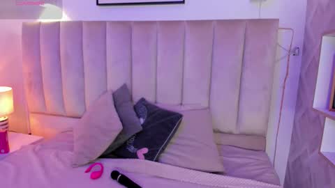 clhoe_johnson_ online show from 27, 10, 2025