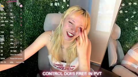 Snapshot of cloe_five chatting on 27, 9, 2025 CLOE online show from 27, 9, 2025