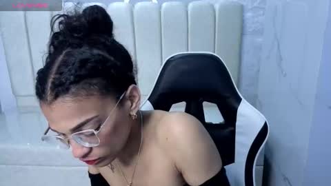 Snapshot of cloe_tx_ chatting on 11, 10, 2025 cloee online show from 11, 10, 2025