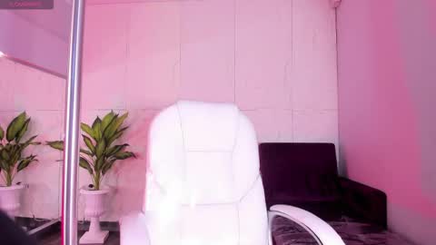 C L O E  online show from 6, 1, 2026