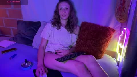 CloudEevee online show from 10, 9, 2025