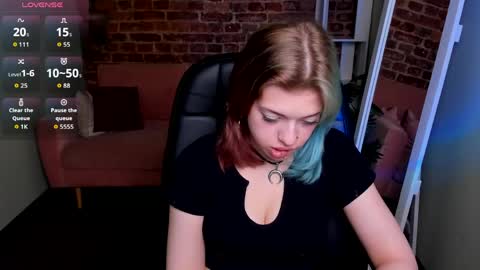 Snapshot of clown_princess chatting on 24, 4, 2026 Lina online show from 24, 4, 2026