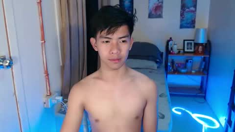 Snapshot of clyde_twinkx chatting on 11, 4, 2026 clyde_twinkx online show from 11, 4, 2026