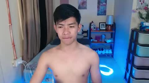 Snapshot of clyde_twinkx chatting on 16, 4, 2026 clyde_twinkx online show from 16, 4, 2026